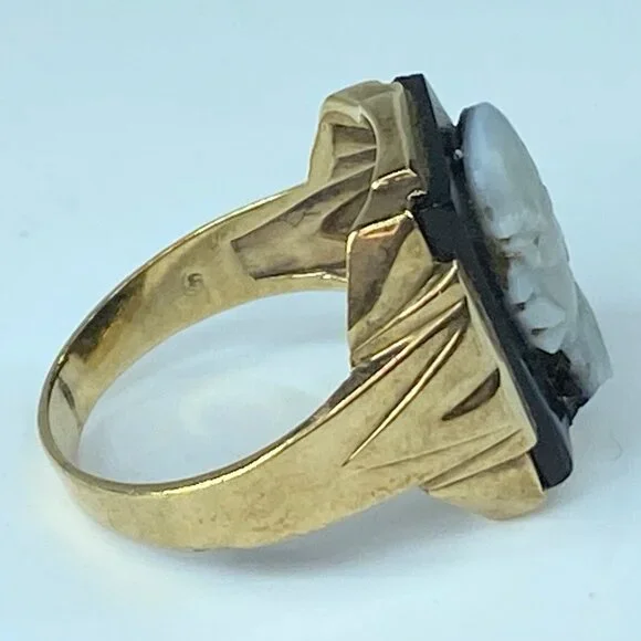 Vintage Black Black & White Cameo Old gentleman 10 Karat Ring 6.6g s11.25 JR8641